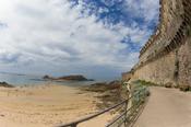 The ramparts of Saint-Malo and the Bidoine Tower 02