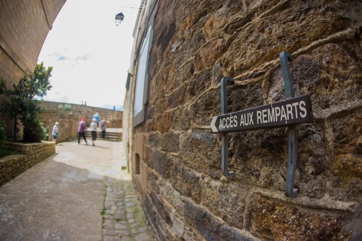 Accès aux remparts de Saint-Malo rue de la crosse